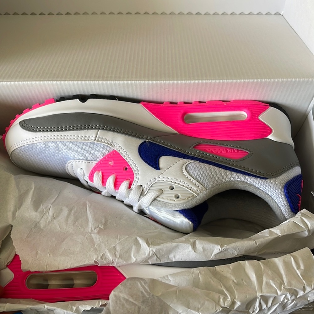 White/Zane Grey/Concord - Fluorescent Pink Nike Shoes - Size 7.5